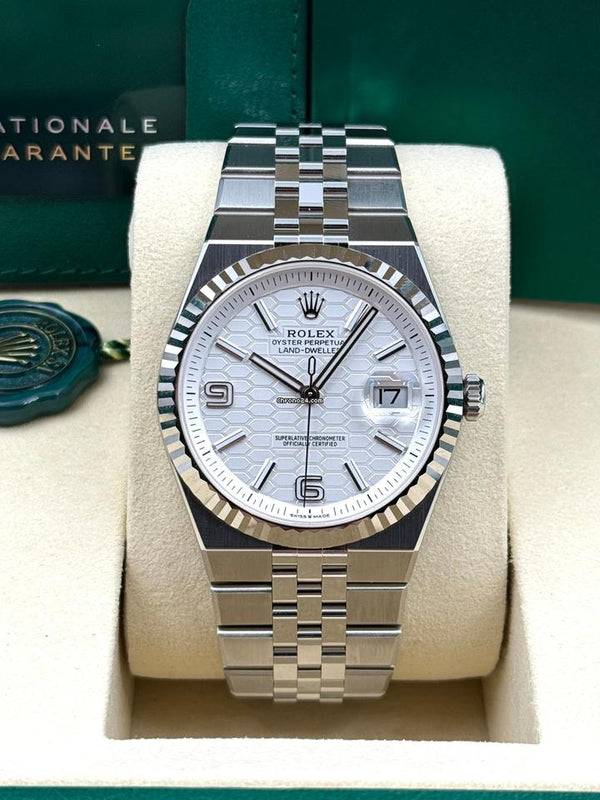 Oyster Perpetual Land Dweller Silver/White