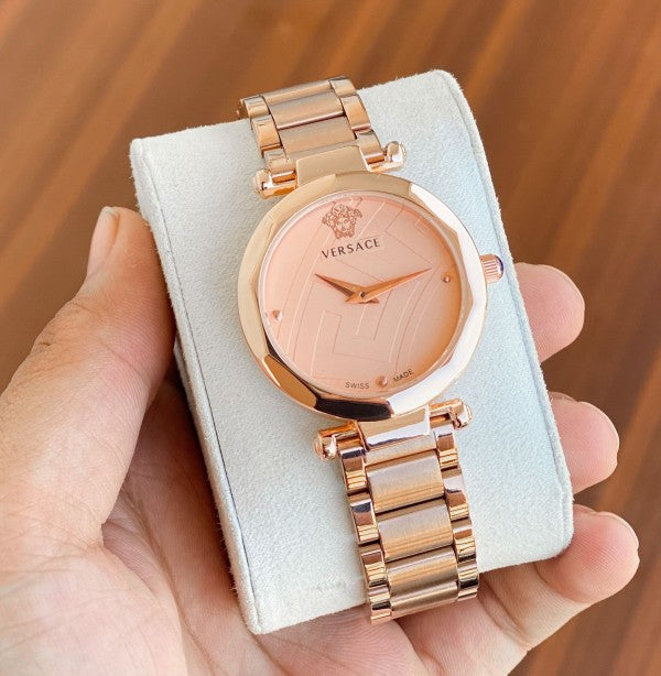 Heritage-Inspired Watch With Refined Style
