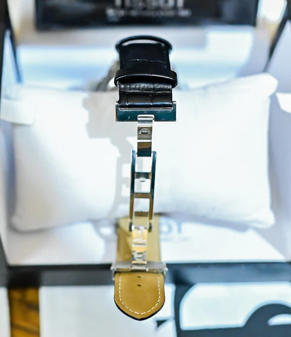Everyday Wear Couturier Watch With Classic Appeal